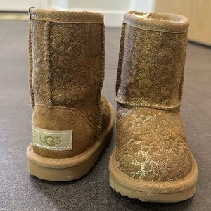 Uggs toddler size 9